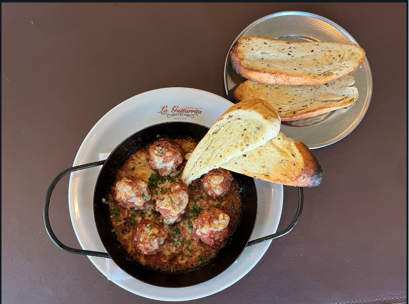 Albóndigas con salsa x Unid.